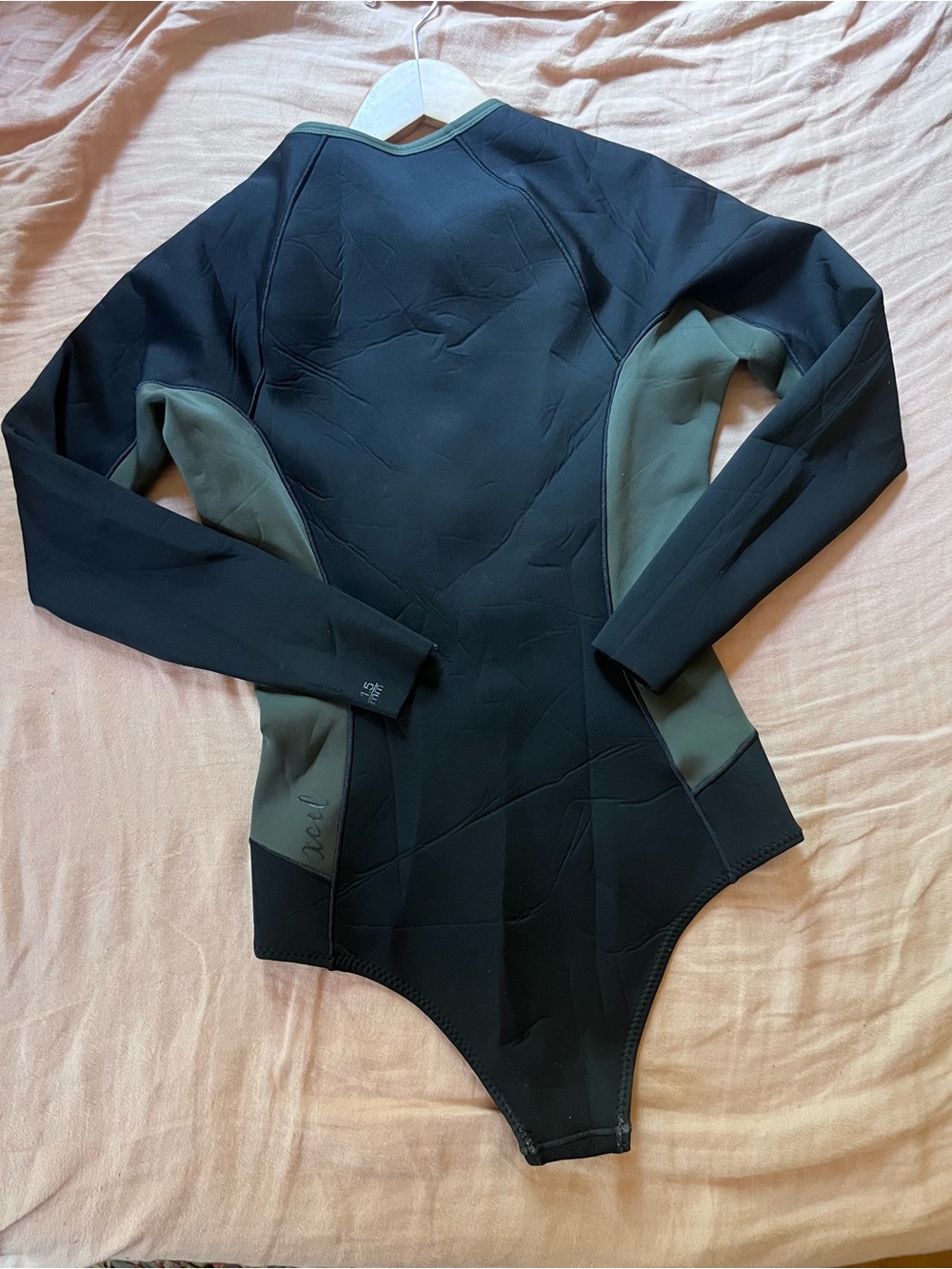 Xcel women’s 1.5mm springsuit surfsuit 6 - Picture 2 of 4